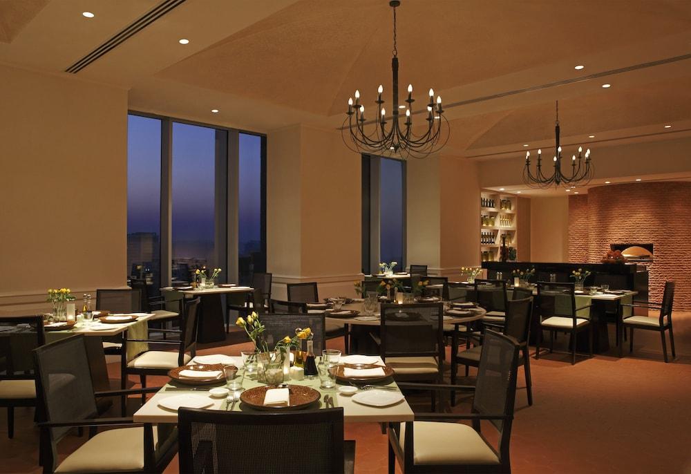 โรงแรมไทรเด็นท์ไฮเดอร์ราแบด ไฮเดอราบัด ภายนอก รูปภาพ The restaurant