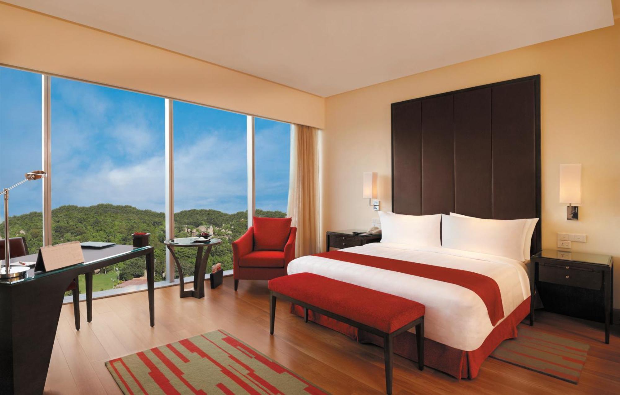 โรงแรมไทรเด็นท์ไฮเดอร์ราแบด ไฮเดอราบัด ภายนอก รูปภาพ A room at the Taj Bengal