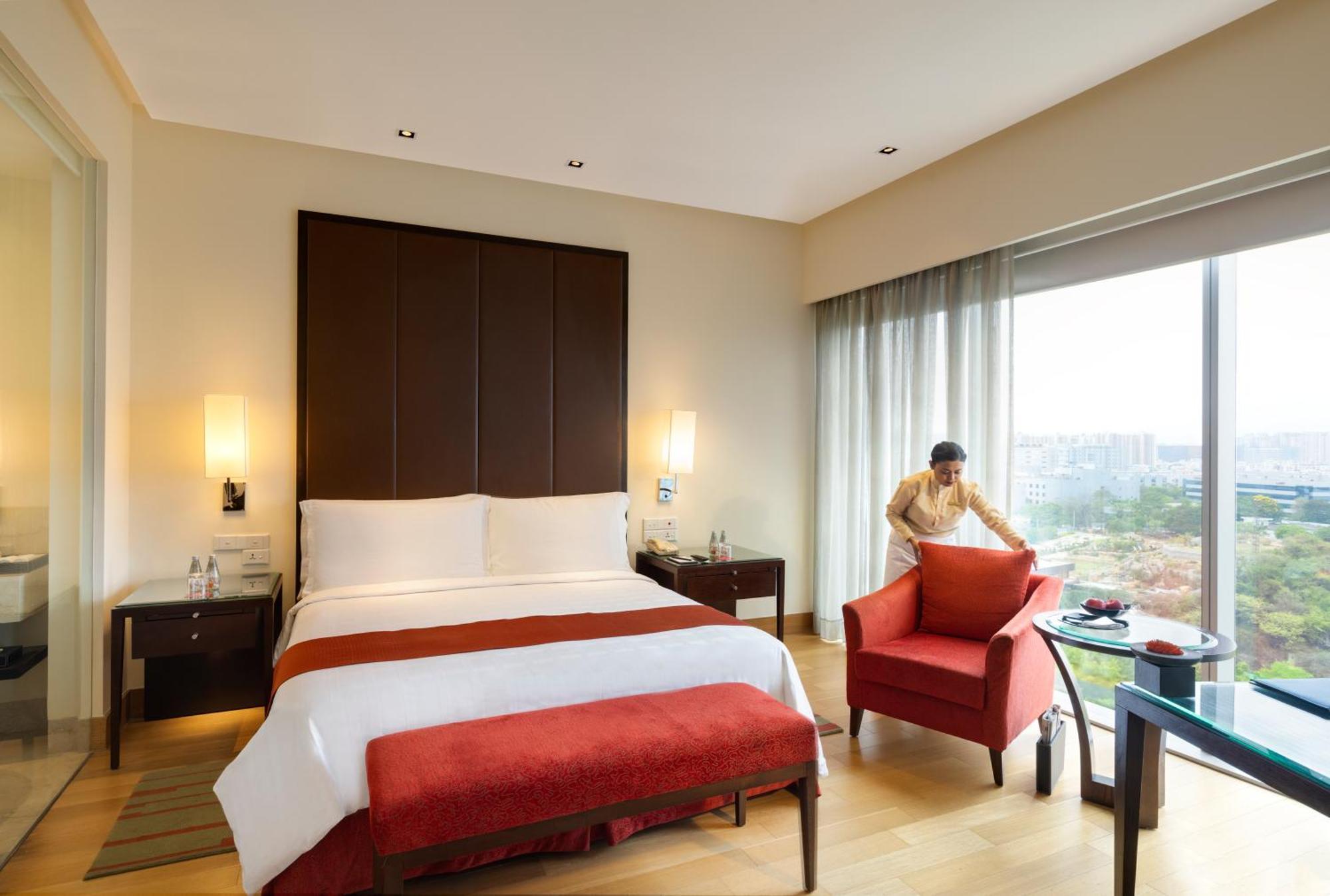 โรงแรมไทรเด็นท์ไฮเดอร์ราแบด ไฮเดอราบัด ภายนอก รูปภาพ A room at the Taj Bengal
