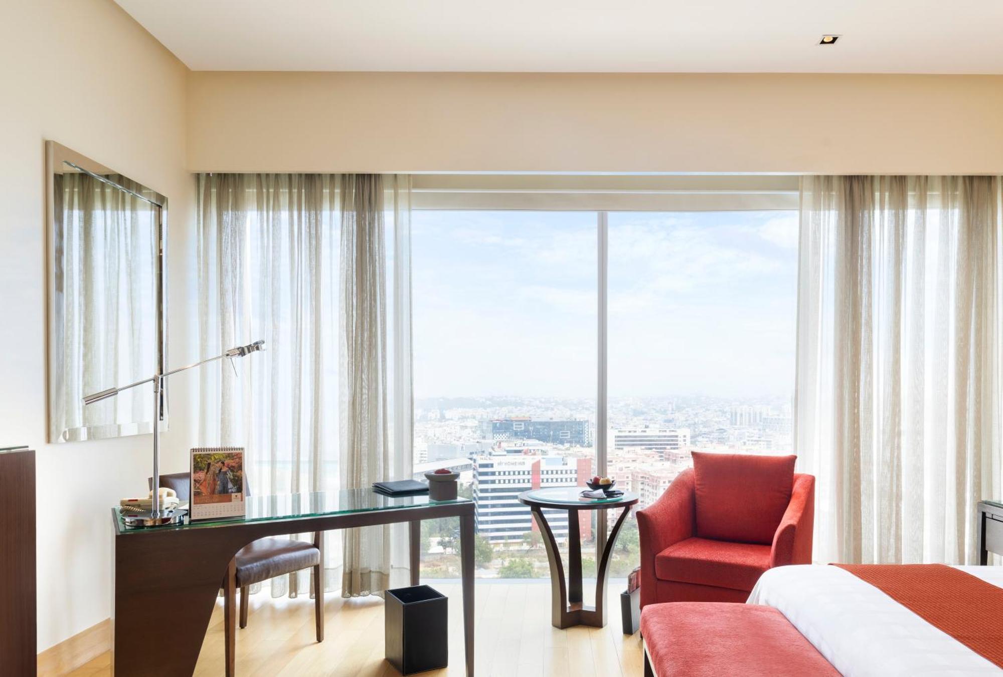 โรงแรมไทรเด็นท์ไฮเดอร์ราแบด ไฮเดอราบัด ภายนอก รูปภาพ A room at the hotel
