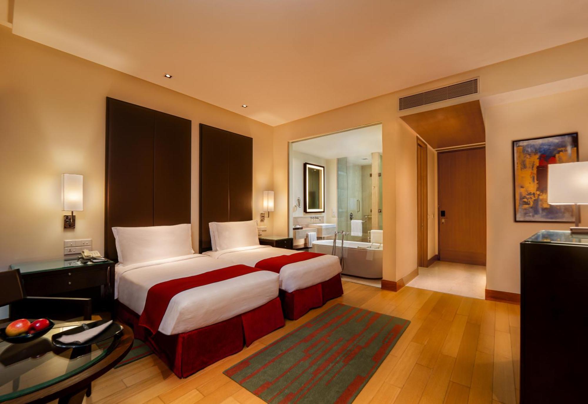 โรงแรมไทรเด็นท์ไฮเดอร์ราแบด ไฮเดอราบัด ภายนอก รูปภาพ A room at the Taj Bengal