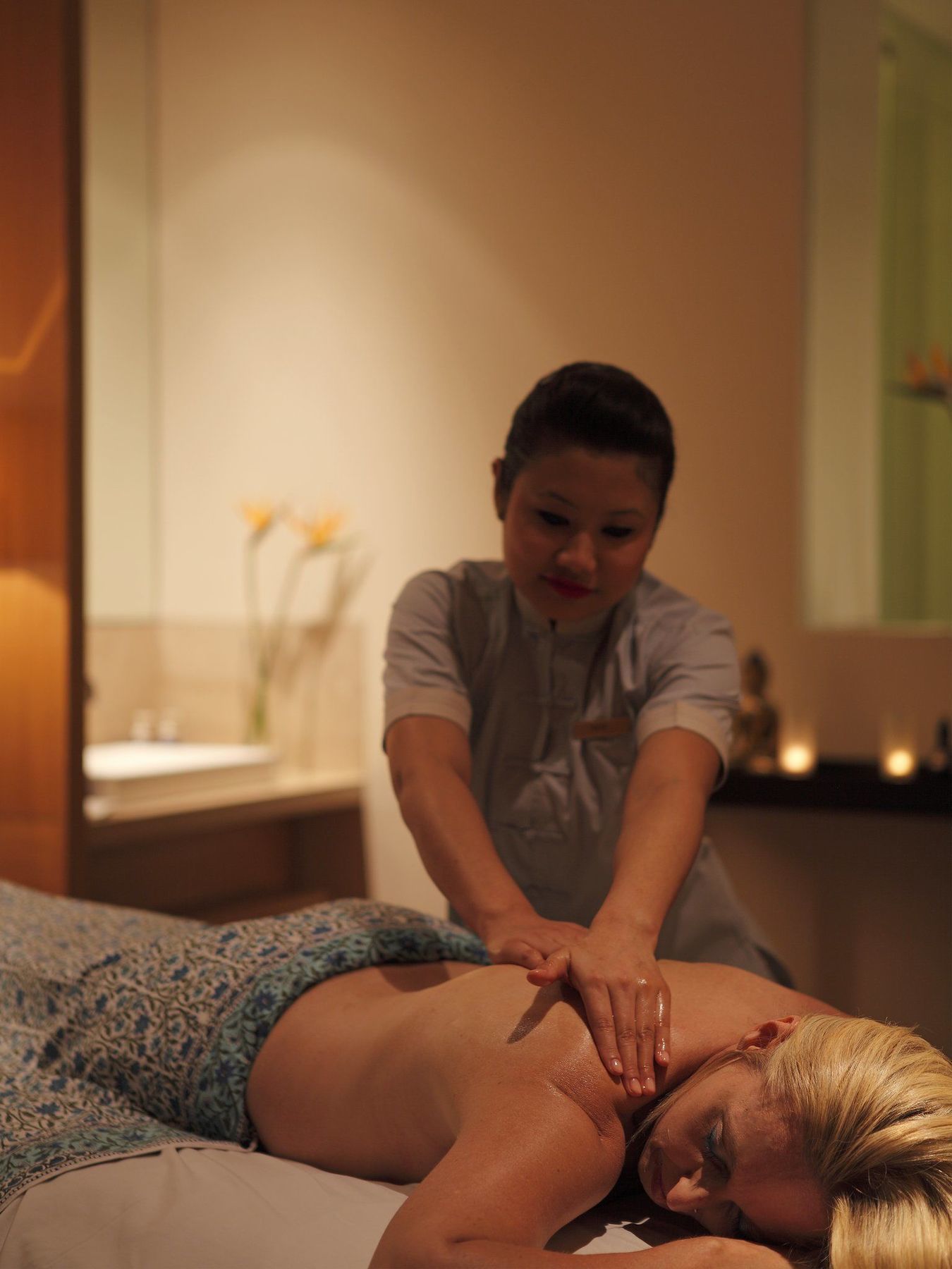 โรงแรมไทรเด็นท์ไฮเดอร์ราแบด ไฮเดอราบัด ภายนอก รูปภาพ Thai massage