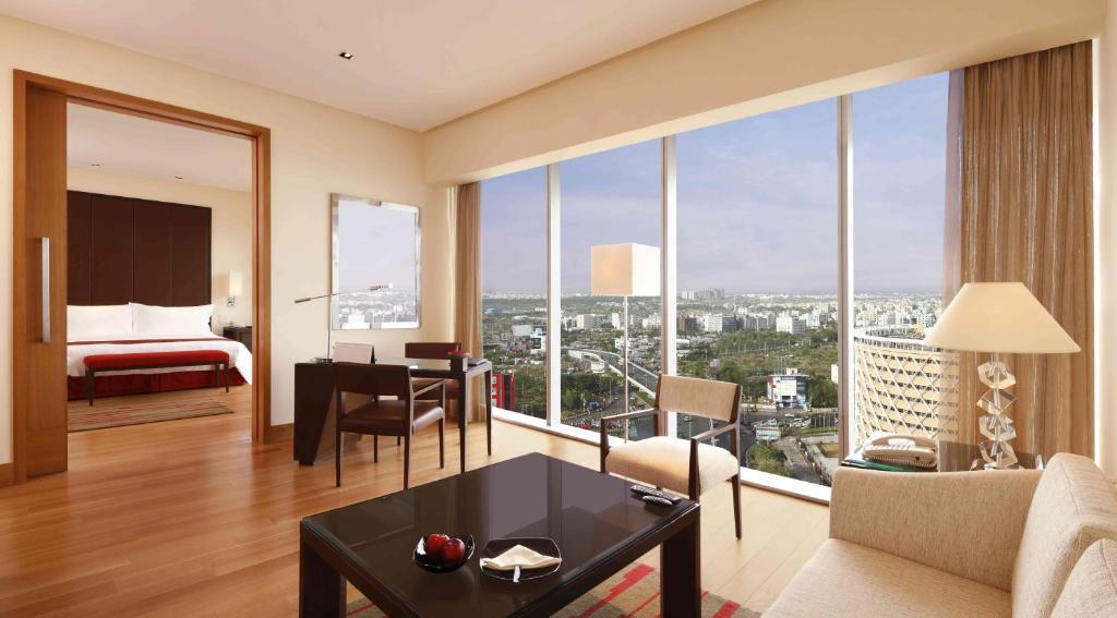 โรงแรมไทรเด็นท์ไฮเดอร์ราแบด ไฮเดอราบัด ภายนอก รูปภาพ Suite at the Taj Mahal Palace, Mumbai
