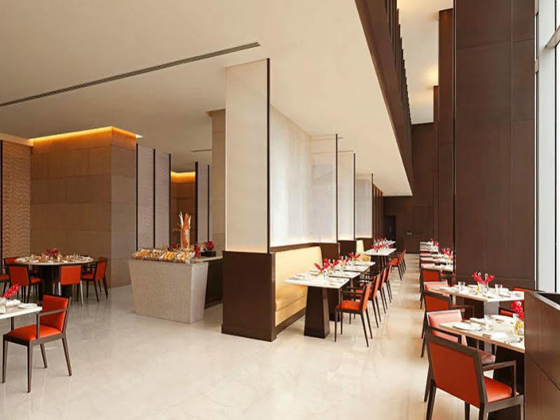 โรงแรมไทรเด็นท์ไฮเดอร์ราแบด ไฮเดอราบัด ภายนอก รูปภาพ The restaurant