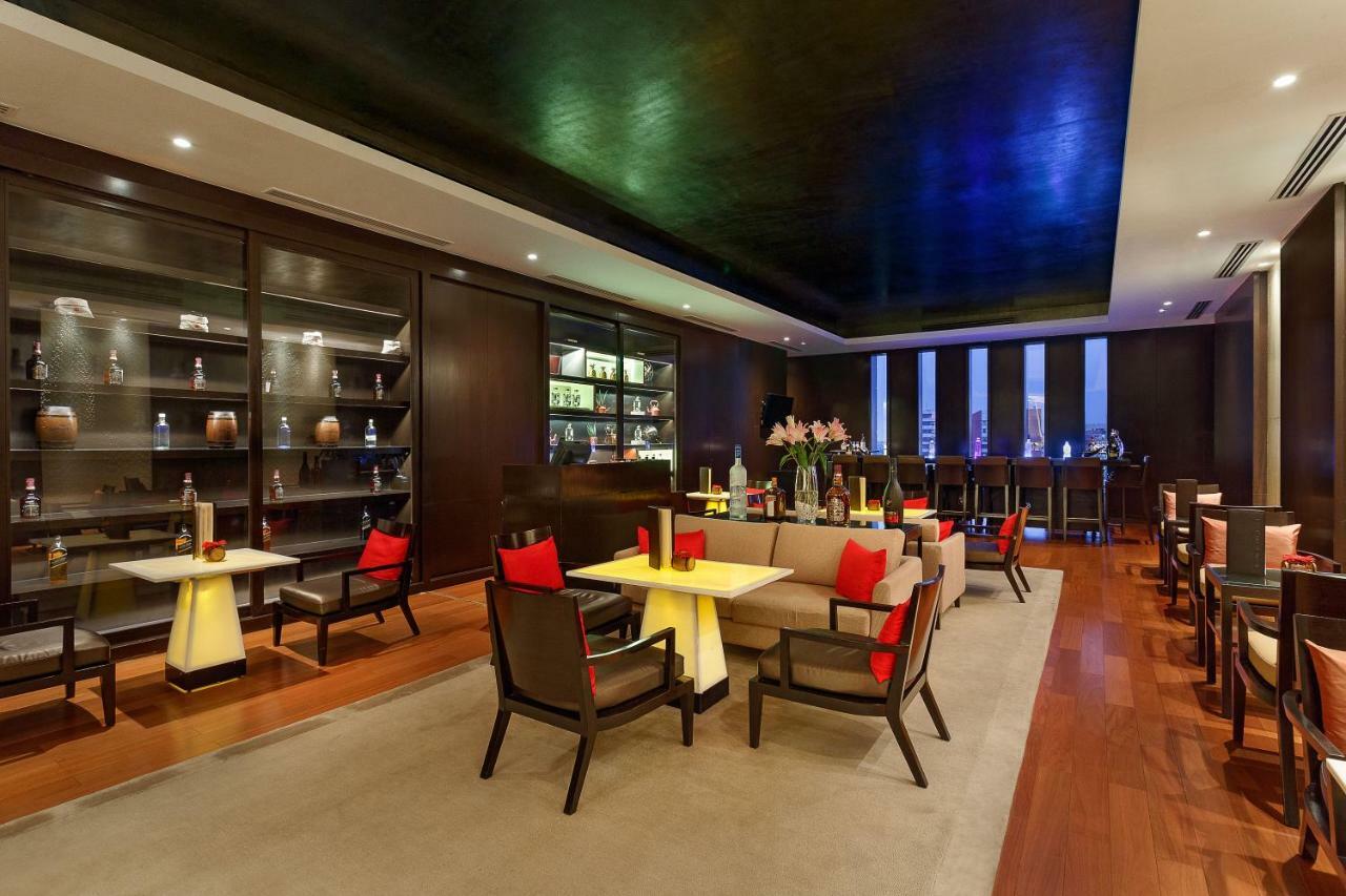 โรงแรมไทรเด็นท์ไฮเดอร์ราแบด ไฮเดอราบัด ภายนอก รูปภาพ The Club Lounge at the hotel
